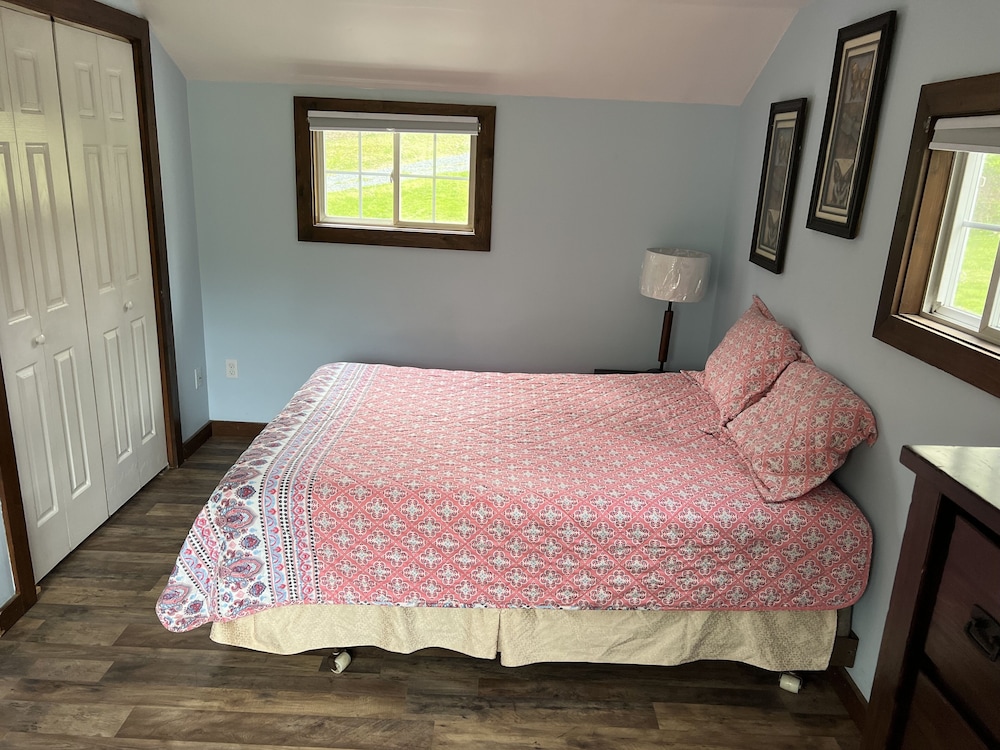 Family Cabin, 1 Bedroom, Refrigerator & Microwave, Lakeside photo 2