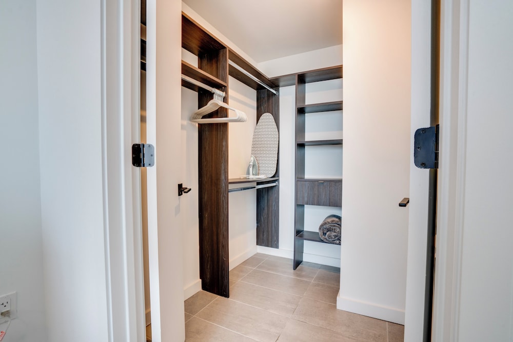 Deluxe Studio Suite, Balcony, City View photo 3