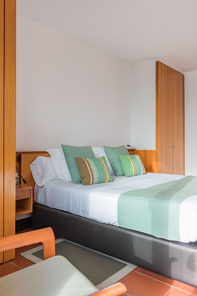 Suite - Photo 26