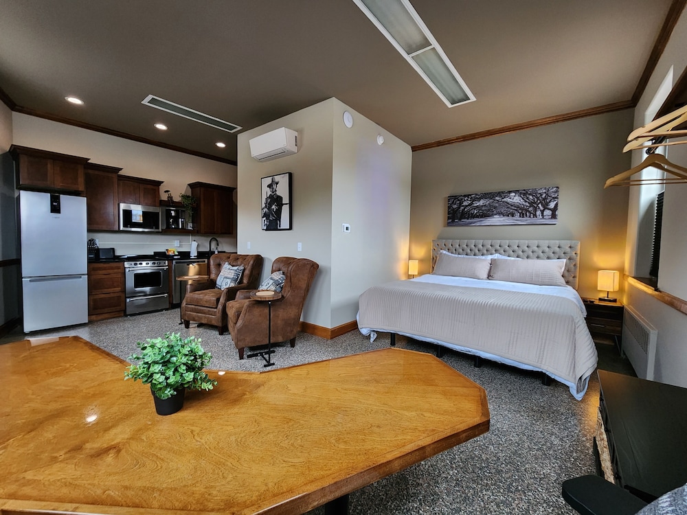 Eastwood Suite