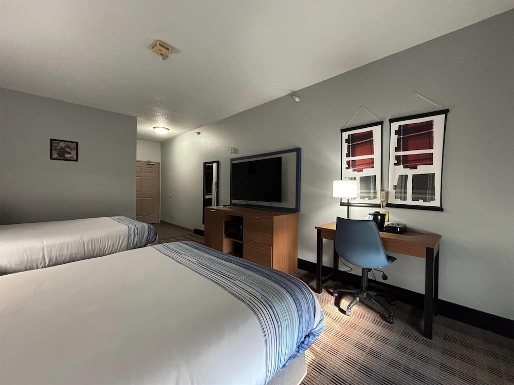 Room, 2 Queen Beds, Accessible, Non Smoking (Mobility,tub w grab bars) - Photo 2
