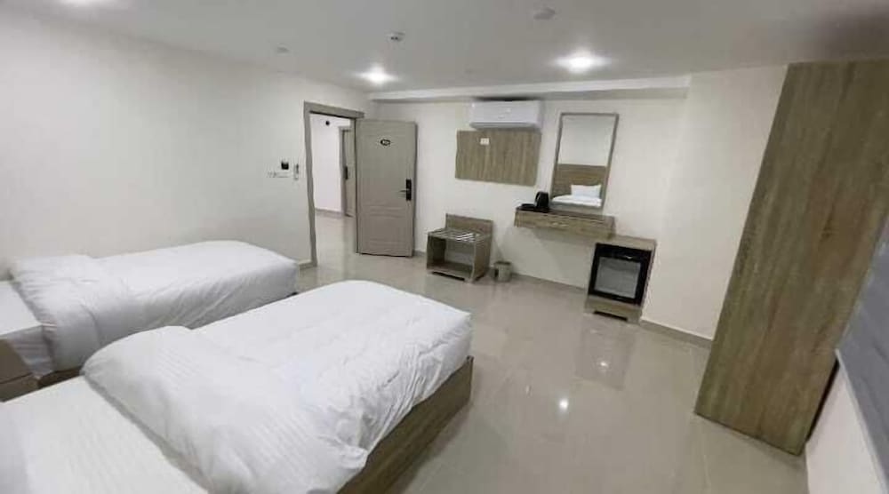Standard Twin Room, City View