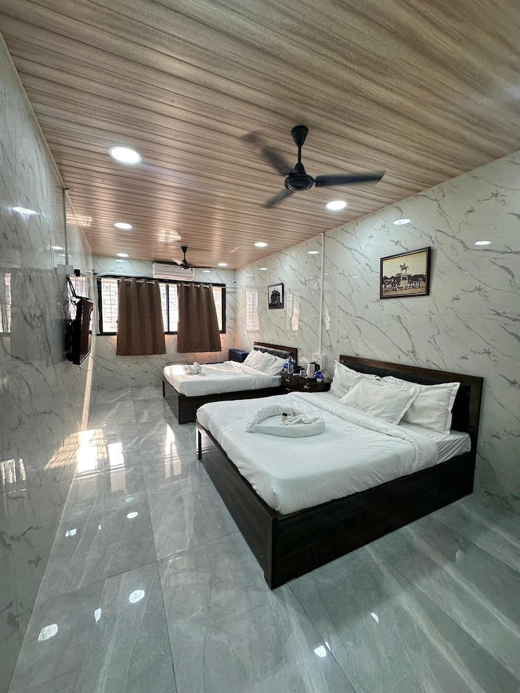 Deluxe Quadruple Room