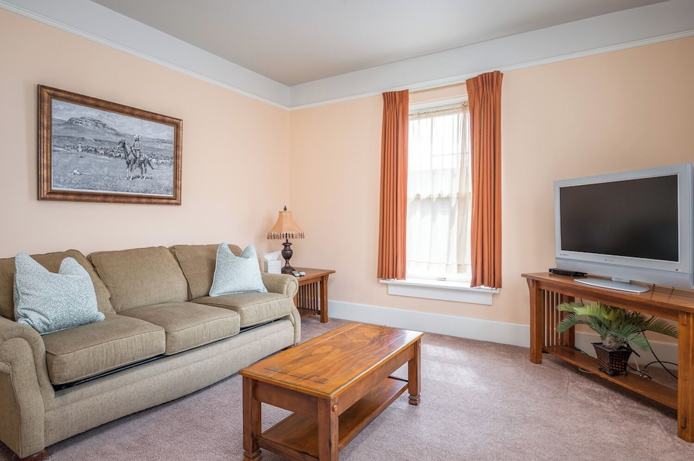 Superior Suite, 1 Queen Bed with Sofa bed photo 2