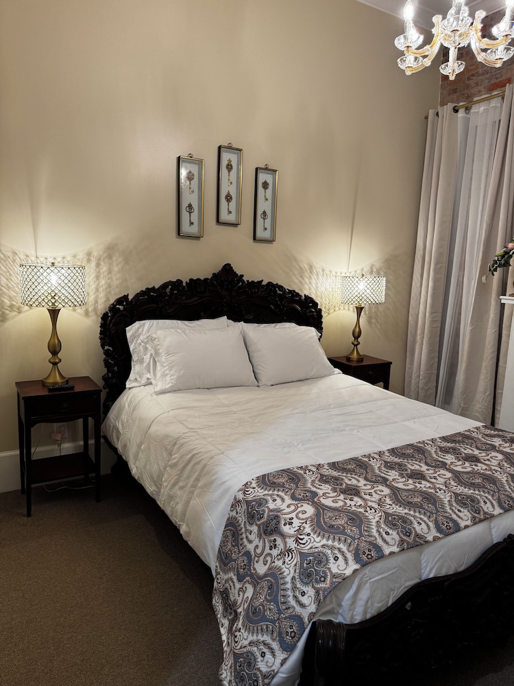 Romantic Single Room, 1 Queen Bed, Non Smoking photo 2