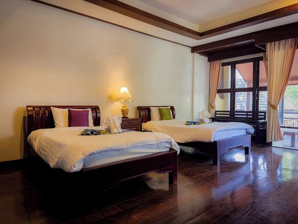 Hillside Deluxe Twin Room - Photo 7