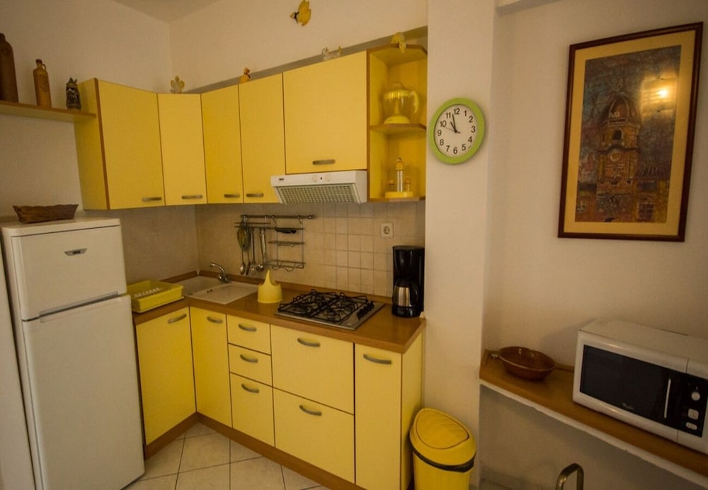 Apartment (Daju - 3 colours - A2 žuti(4+1)) photo 1