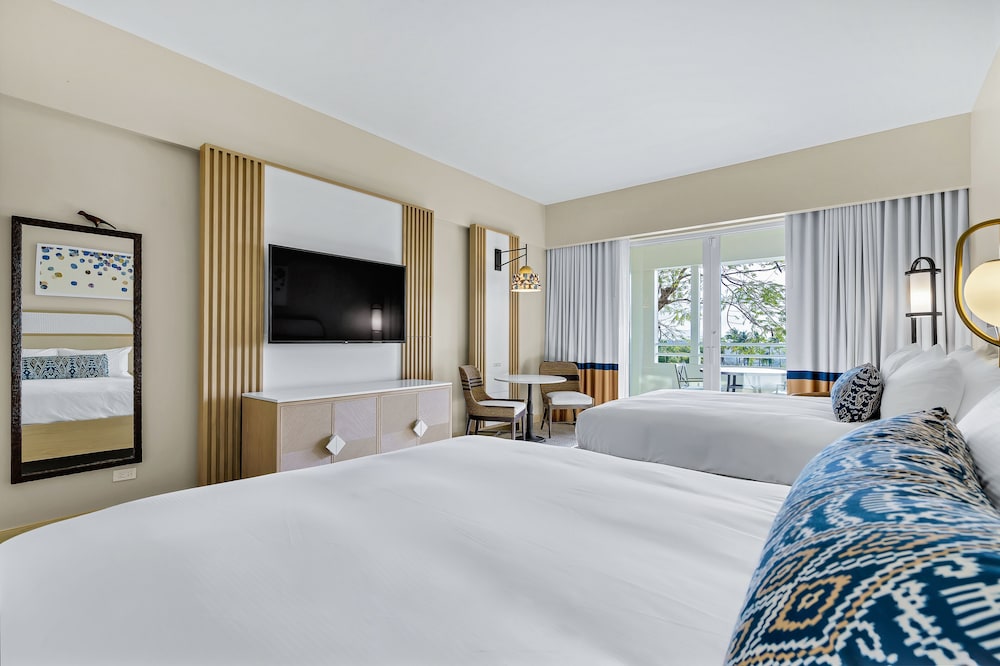 Deluxe Room, 2 Queen Beds, Marina View