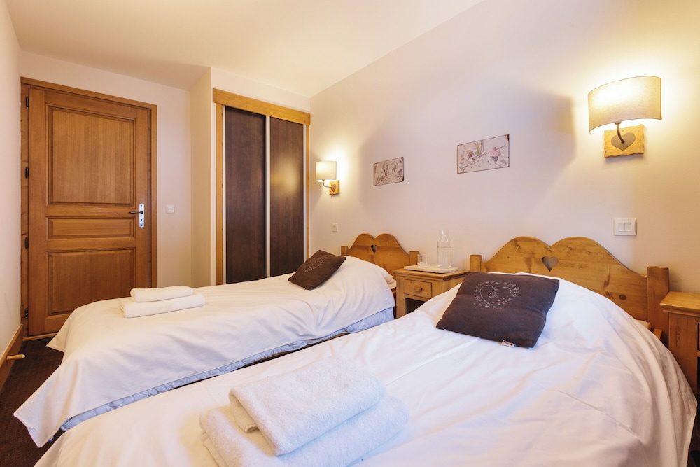 Family Apartment, Multiple Bedrooms, 2 Bathrooms (Vallorcine Loriaz 35 ski in / ski out) photo