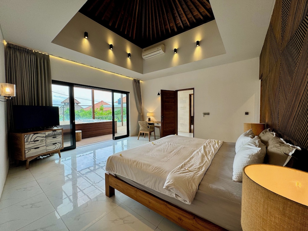 Signature Villa, 2 Bedrooms, Hot Tub photo 3