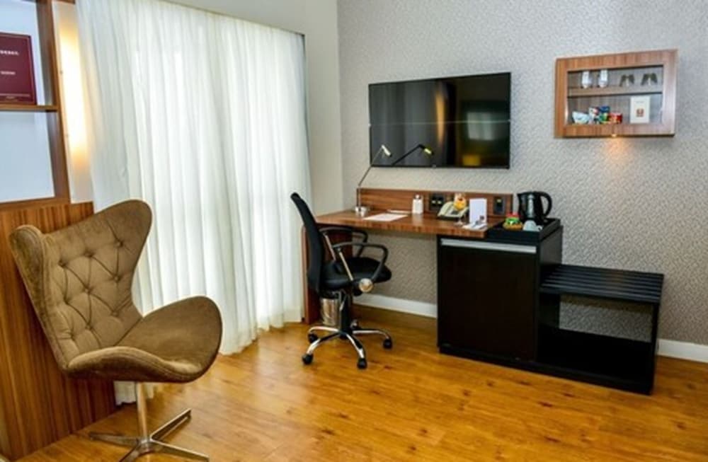 Business Room, 1 Queen Bed - Photo 4