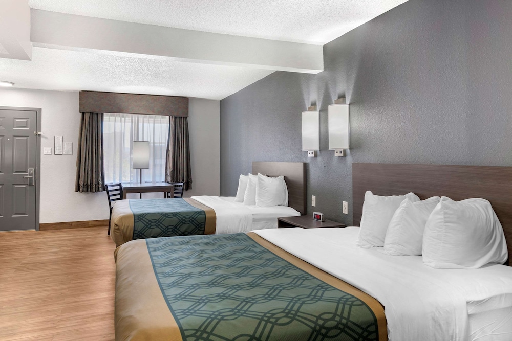 Standard Room, 2 Queen Beds, Non Smoking - Photo 4