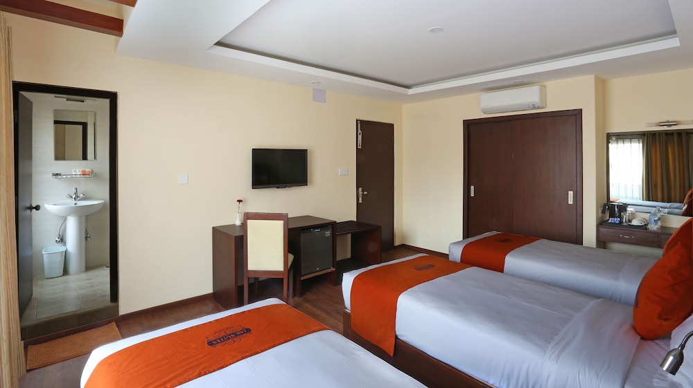 Deluxe Triple Room, 3 Twin Beds photo 2