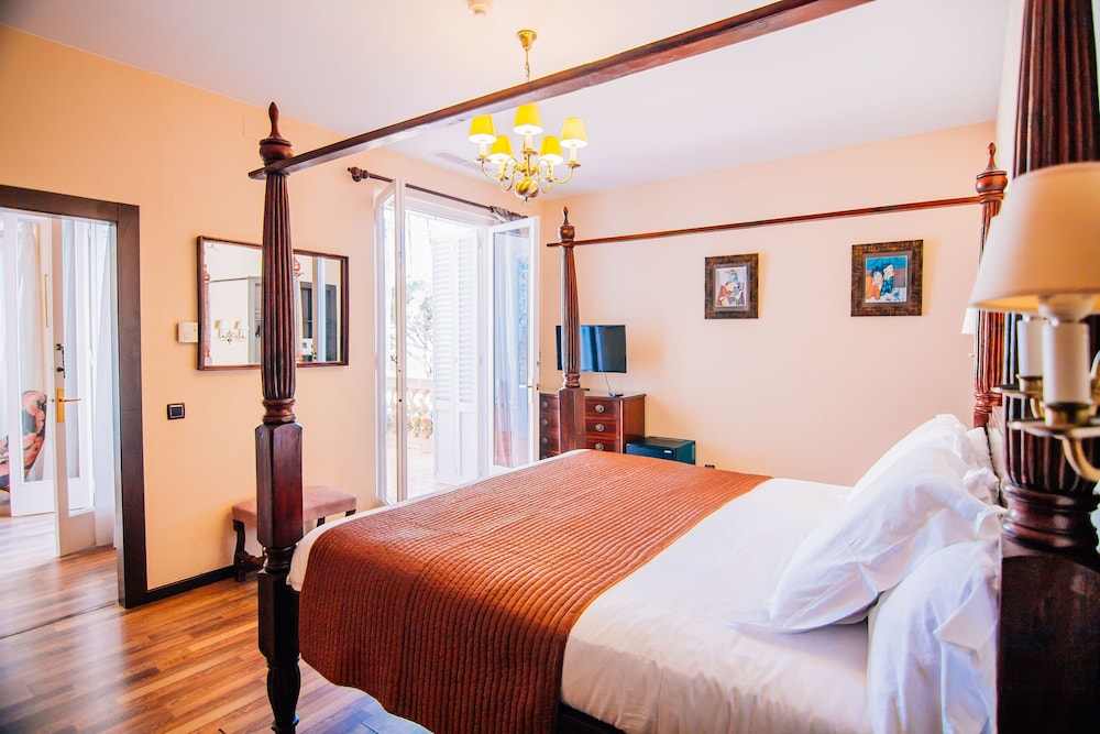 Royal Suite, 2 Bedrooms, Jetted Tub, Sea View photo 3