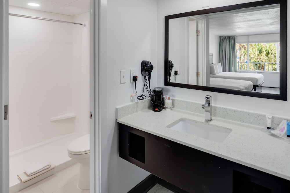 Ocean View 2 Queen Beds, Non Smoking (Newly Remodeled) - Photo 7