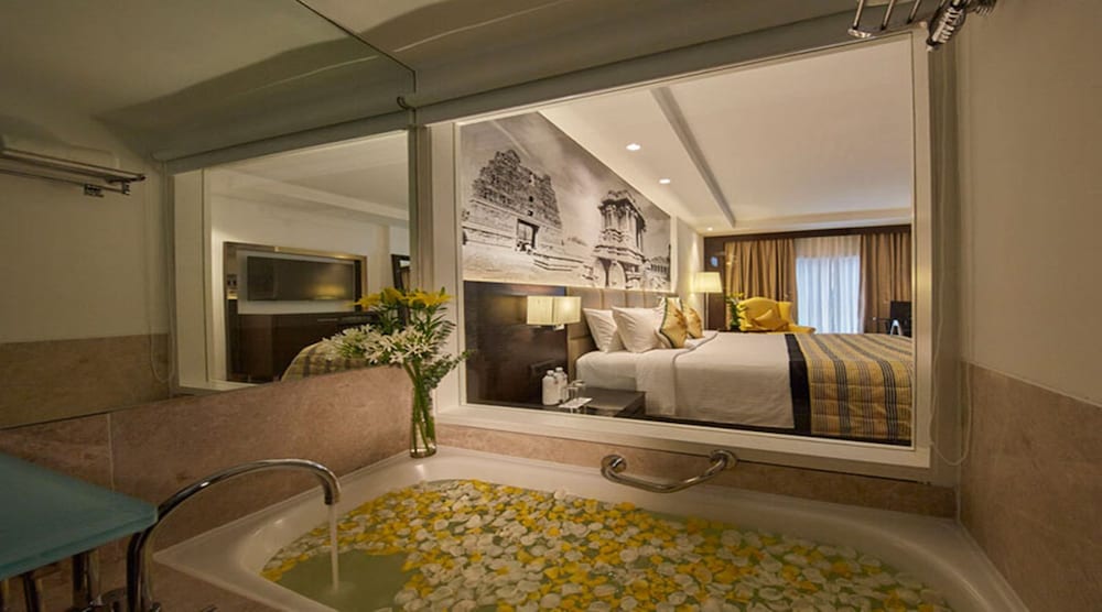 Royal Club Room