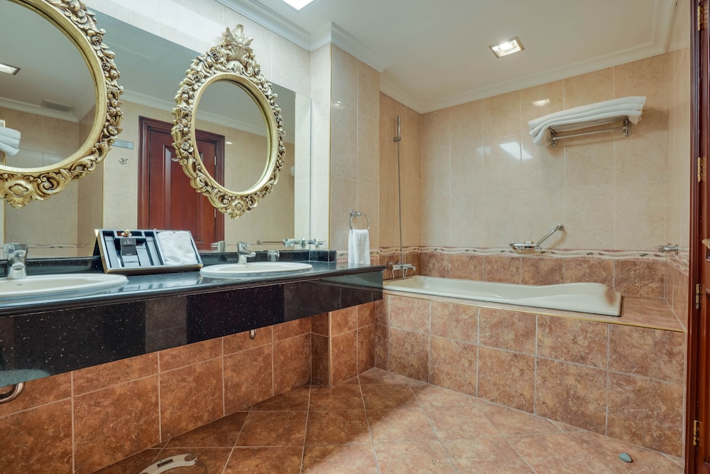Standard Suite - Photo 4