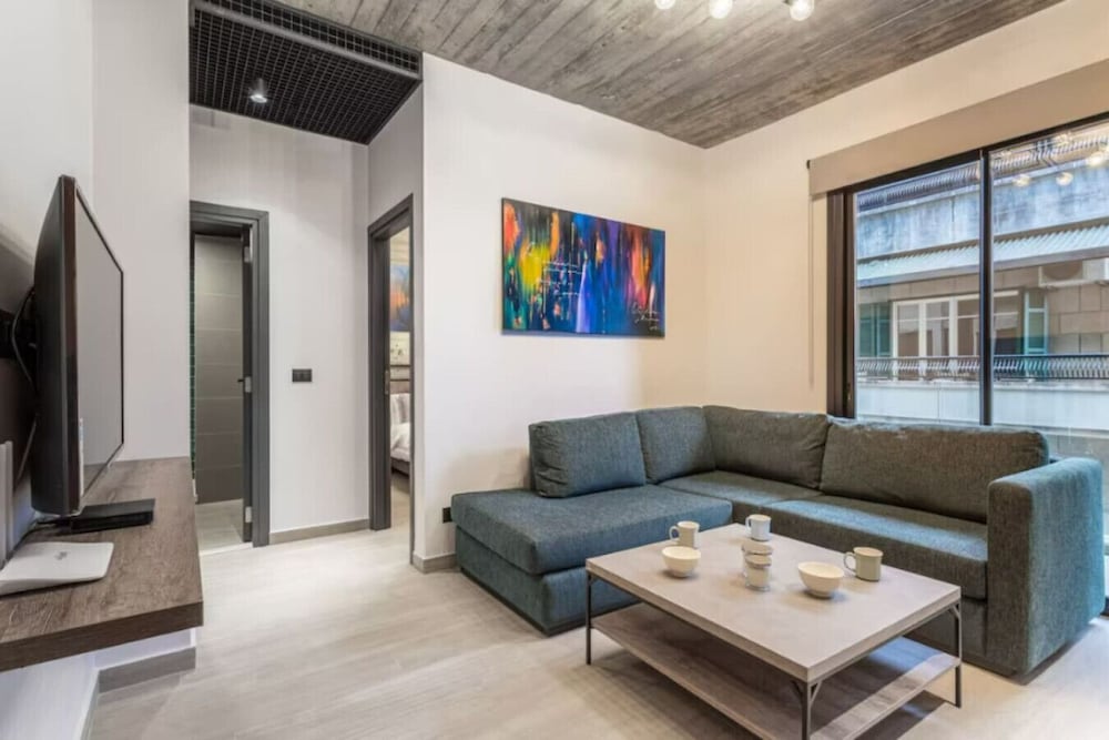 Amine 305, 1-BR in Mar Mikhael