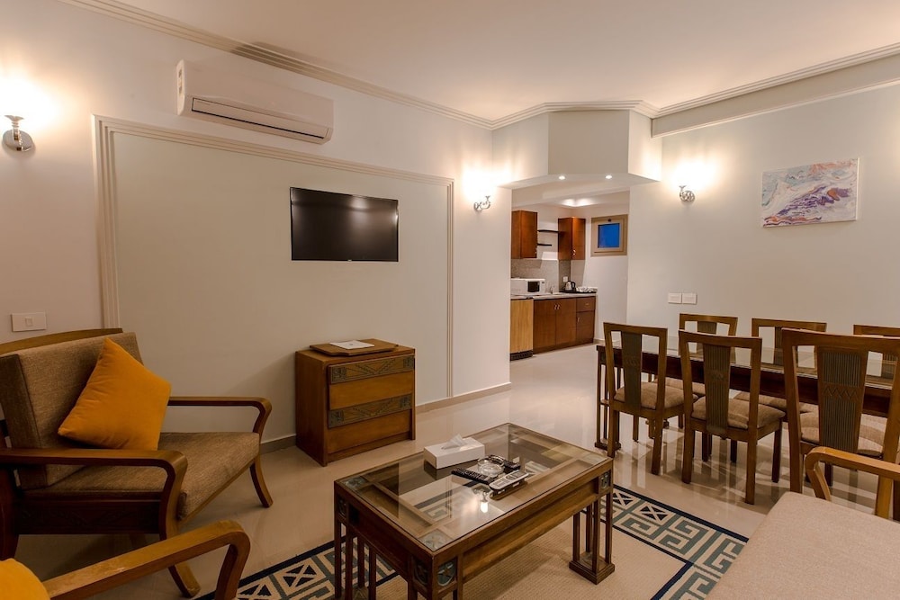 Suite, 2 Bedrooms - Photo 39
