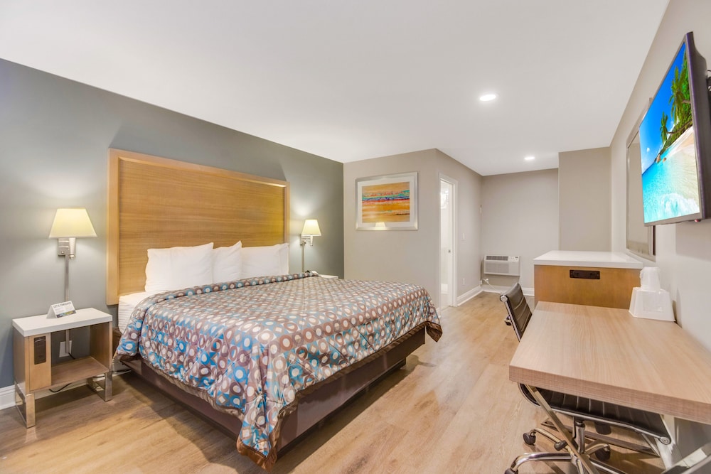 Room, 1 King Bed, Non Smoking photo 1