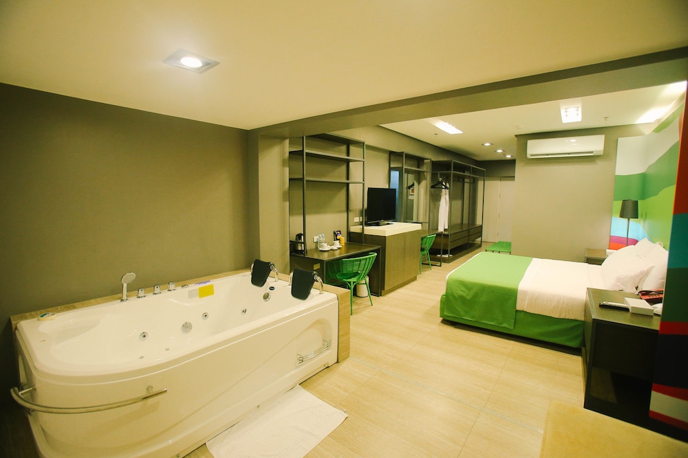 Executive Suite, 1 King Bed, Ocean View photo 2