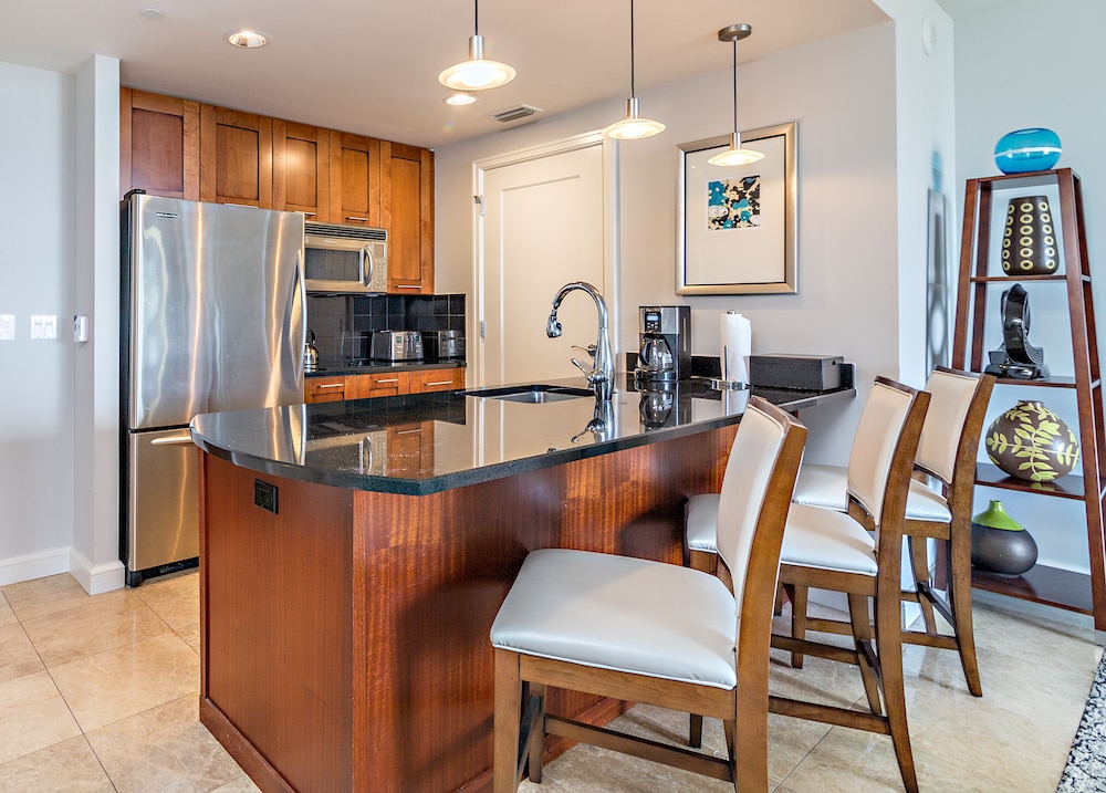 2 Bedroom Condominium, 1 King, 2 Double beds, Premium Sofa bed, Ocean view, Balcony (1912) photo 3