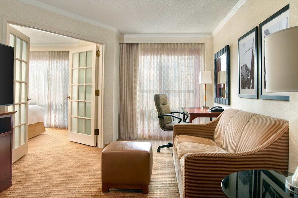 Suite, 1 Bedroom, Balcony - Photo 5