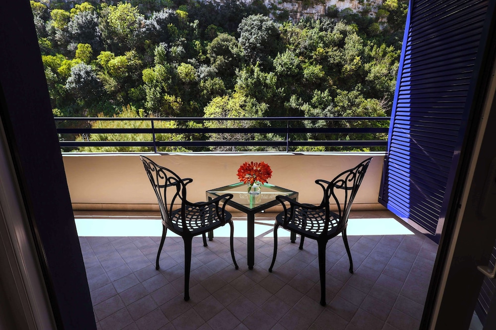 Superior Room, 2 Twin Beds, Non Smoking, Hill View