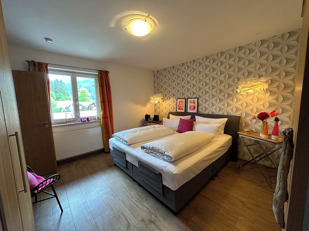 Junior Suite, 1 Queen Bed, Balcony, Garden View photo 1
