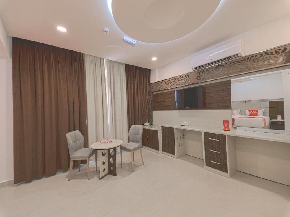 Economy Double Room, 1 King Bed, City View photo 3