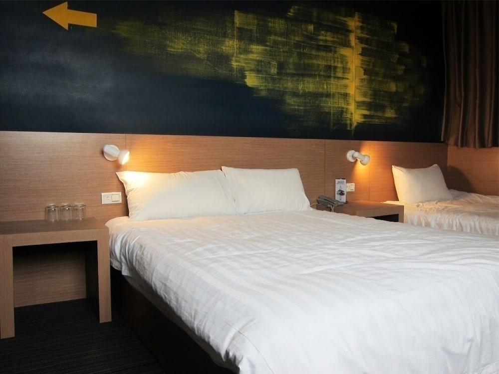 Standard Triple Room, Multiple Beds, Non Smoking - Photo 2