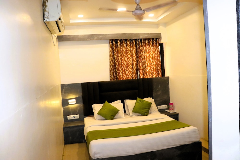 Deluxe Room - Photo 10
