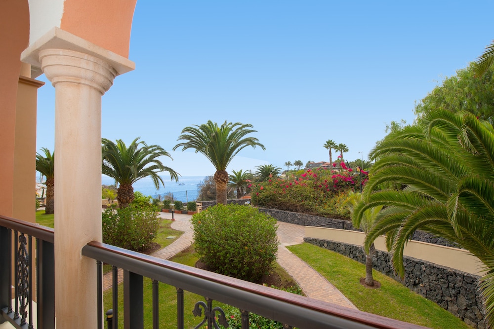 Double or Twin Room, Partial Sea View
