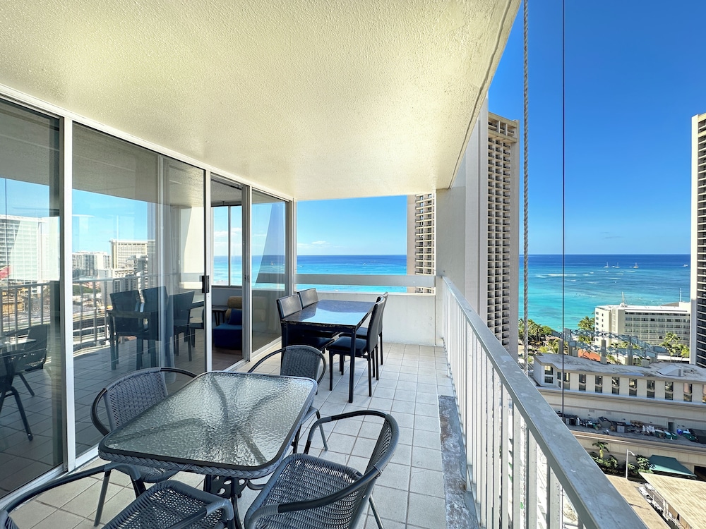 Pacific Monarch - 1 BR - Ocean & City Views: Apartment, 1 Queen Bed With Sofa Bed, Ocean View photo