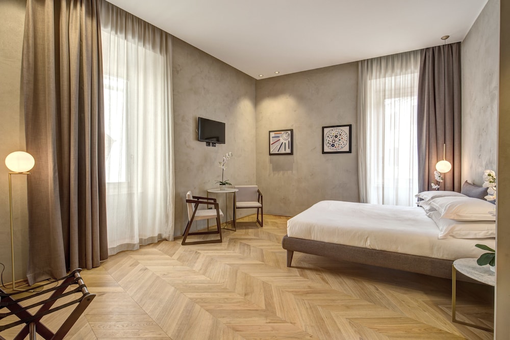 Deluxe Double Room, 1 King Bed photo 3