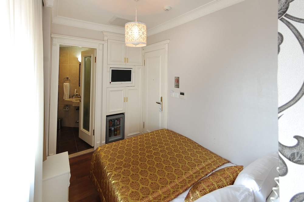 Economy Double Room photo 2
