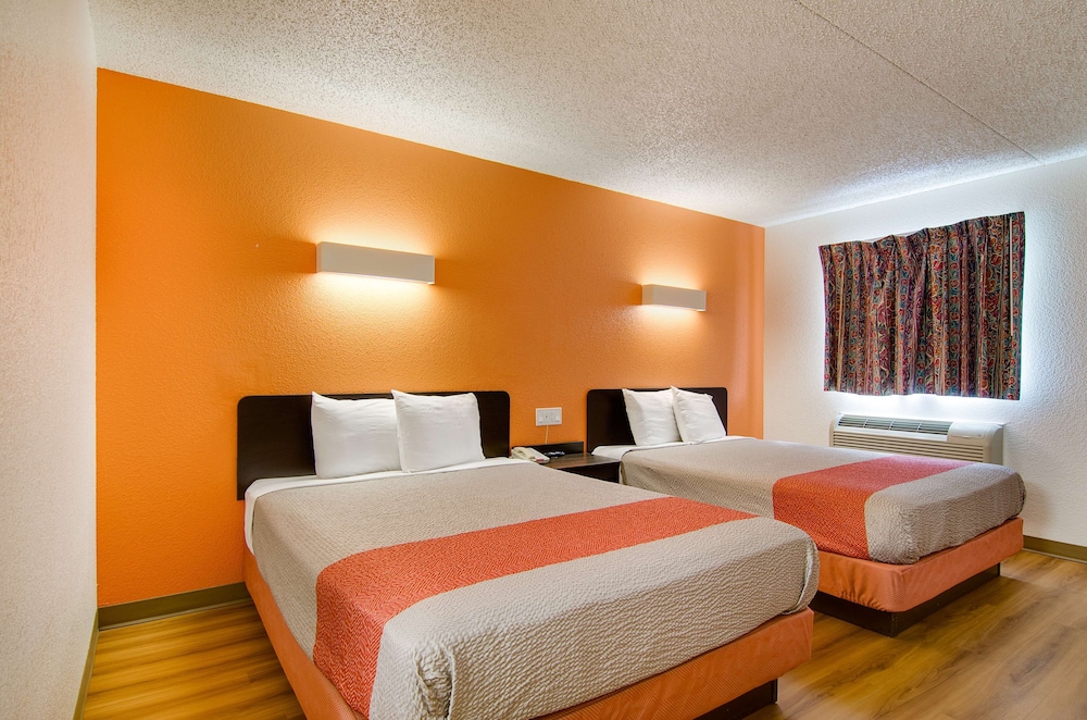 Standard Room, 2 Double Beds, Non Smoking photo 3