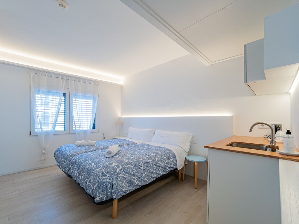 Family Room, Balcony, Partial Sea View photo 2