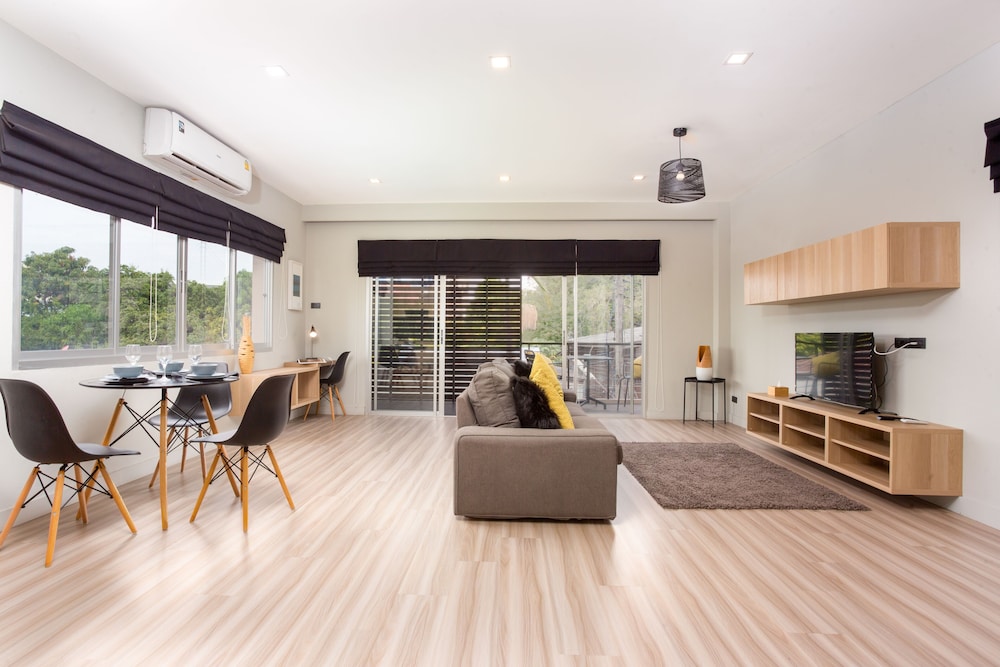 One Bedroom Balcony Apartment - Photo 8