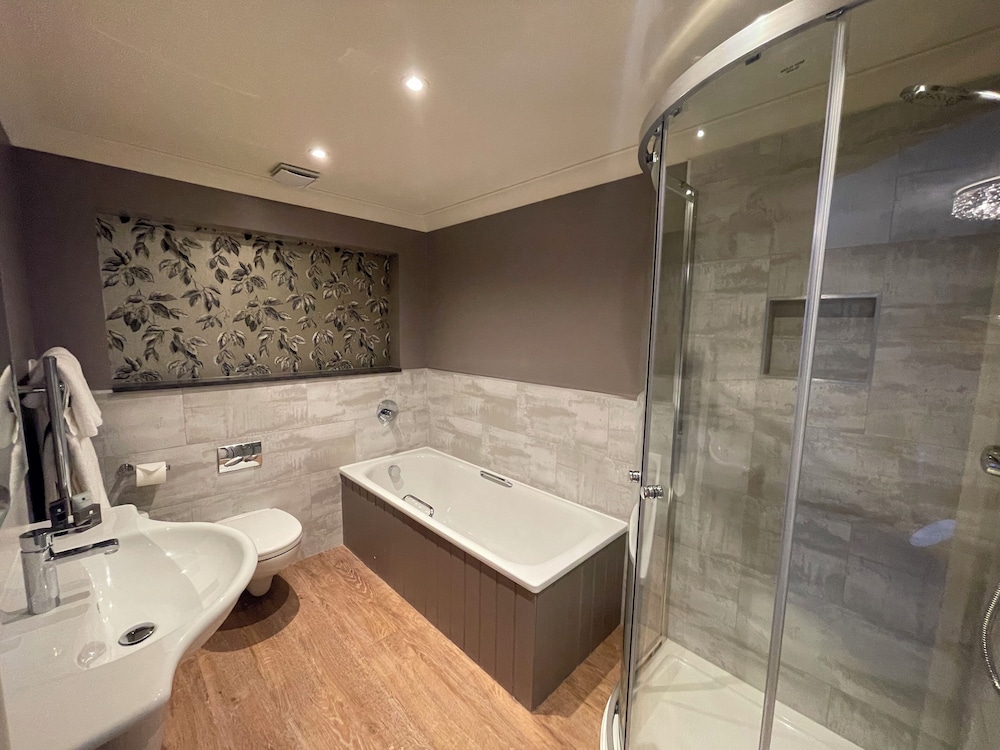 Deluxe Family Room - Photo 9