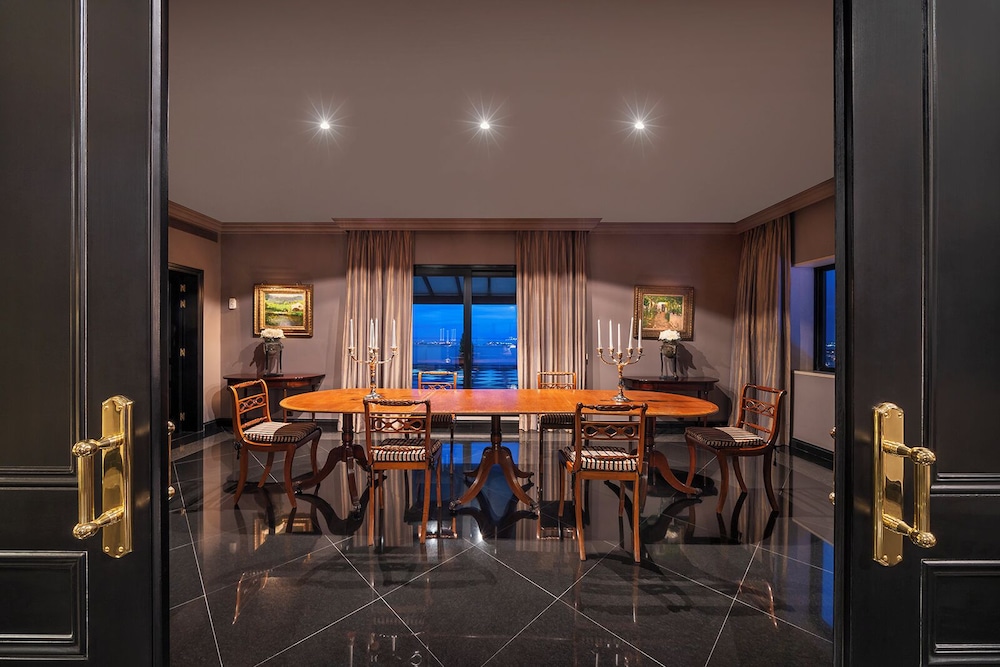 Presidential Suite, River View (Suite)