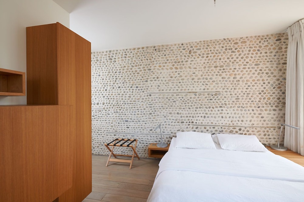 Room (3) photo 2