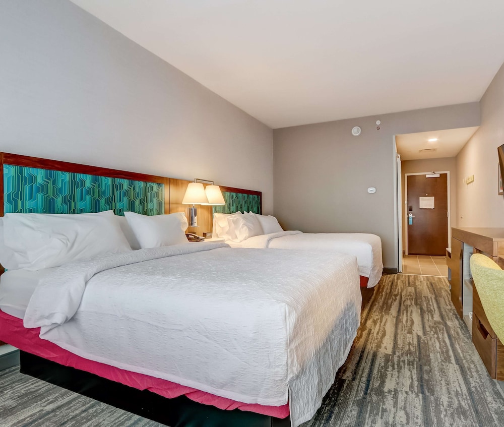 Room, 2 Queen Beds, Accessible, Bathtub (Hearing) - Photo 5
