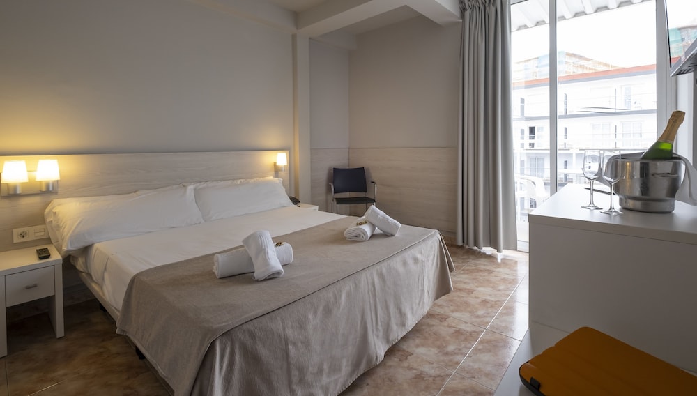 Twin Room, Balcony - Photo 7