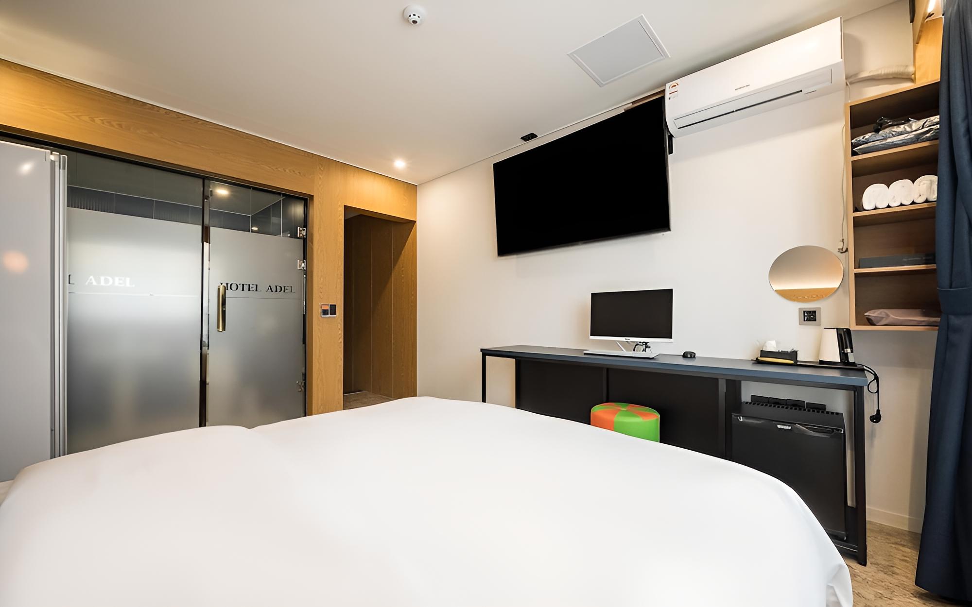 Room (Deluxe A Netflix/Styler (Breakfast/TV) - Photo 4