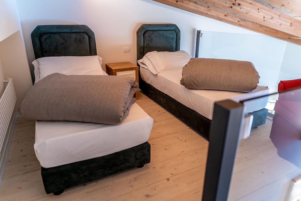 Family Quadruple Room (2 Adults + 2 Children) photo 2