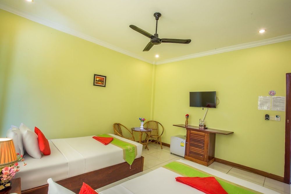 Twin Room (with Aircon - Free Pick up) photo 1