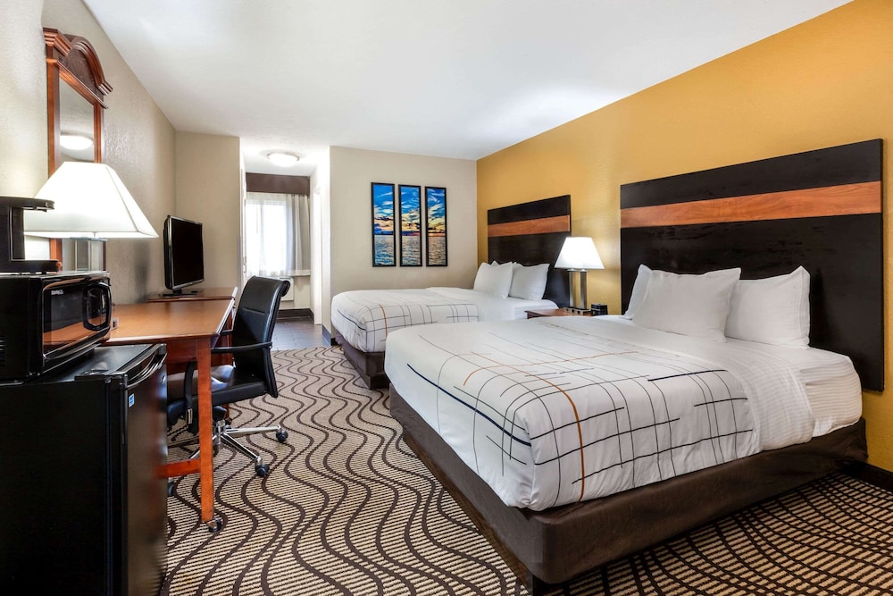 Room, 2 Queen Beds, Non Smoking - Photo 1