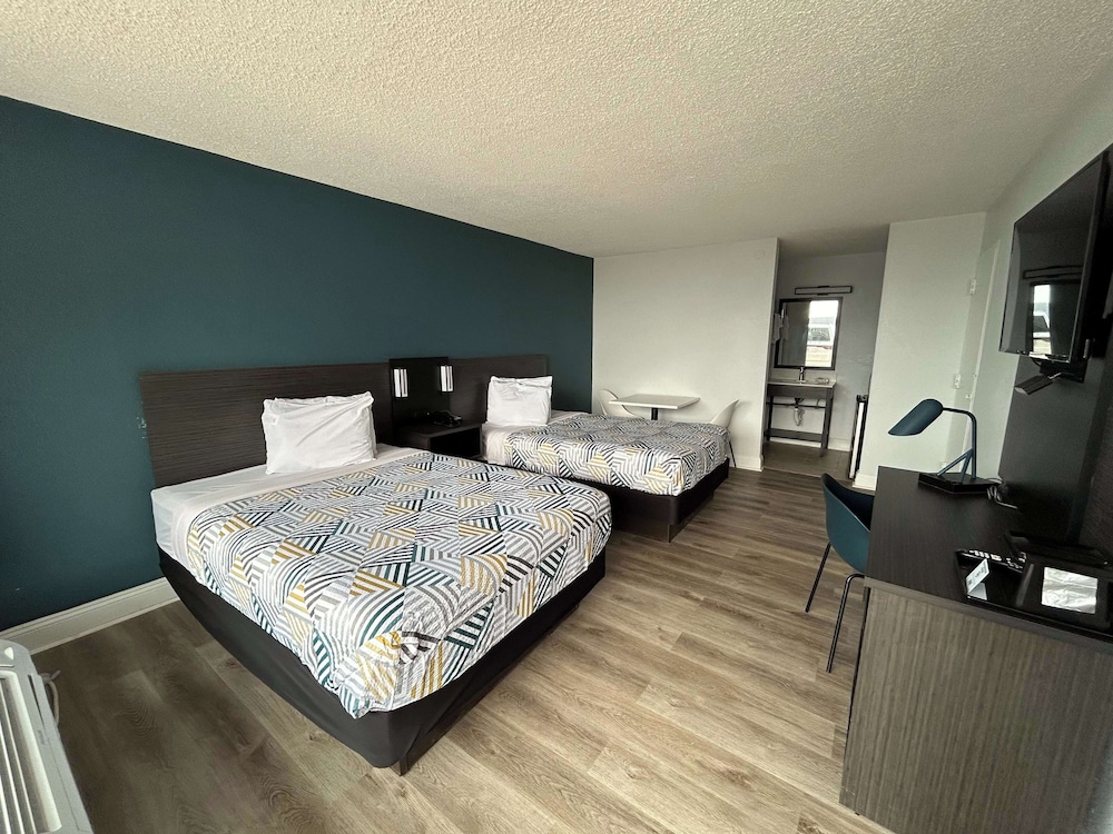 Deluxe Room, 2 Double Beds, Non Smoking, Refrigerator & Microwave photo 2