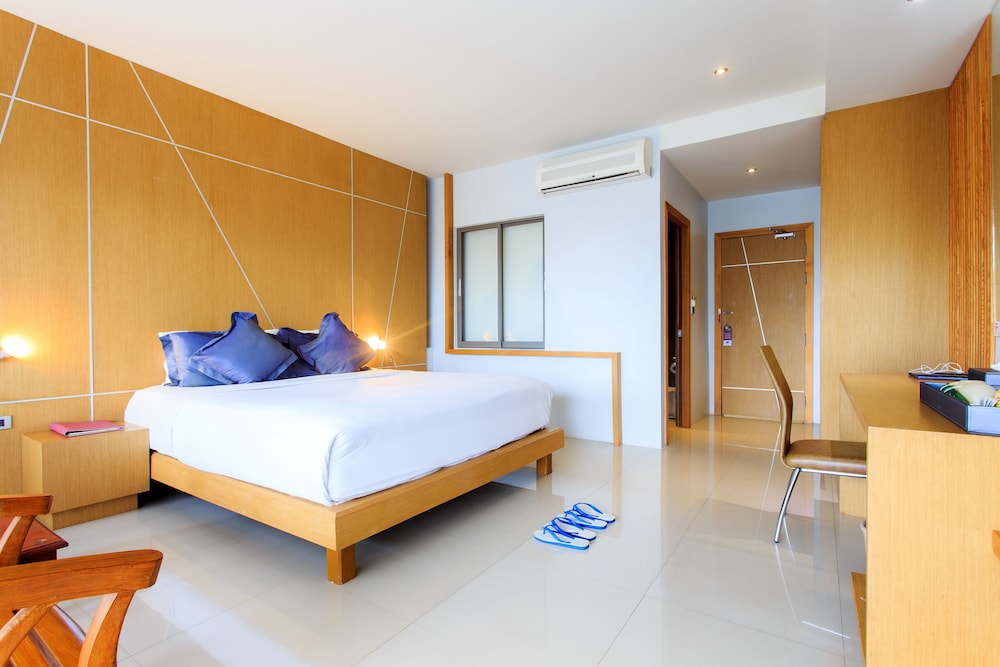 Deluxe Room, Balcony - Photo 3